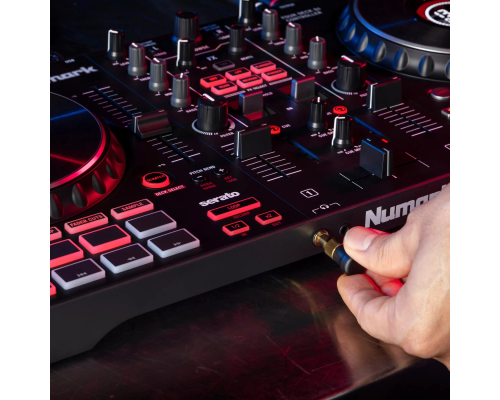 Numark MixTrack Platinum FX DJ-контроллер